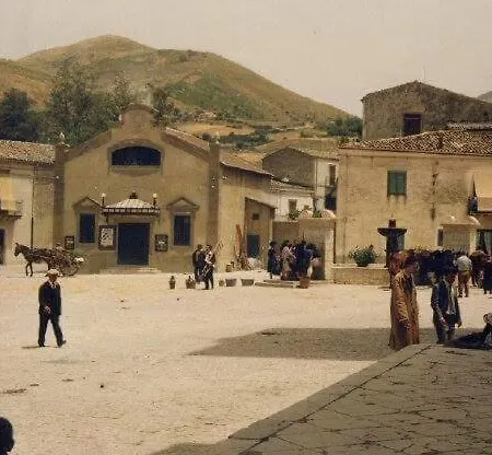 La Cartiera * Palazzo Adriano